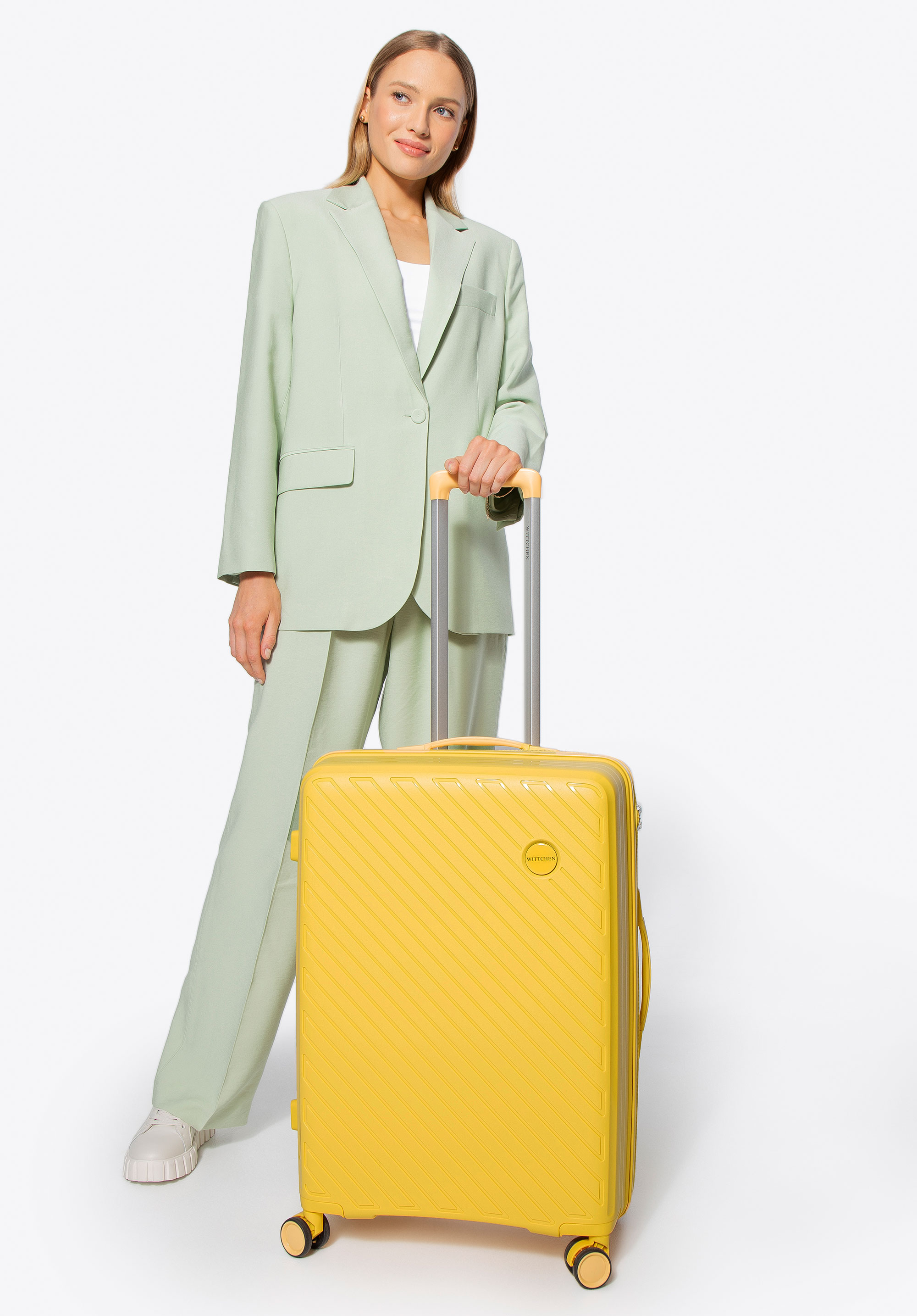 Střední polypropylenový kufr s reliéfními pruhy, žlutá, 56-3T-202-50, Obrázek 1