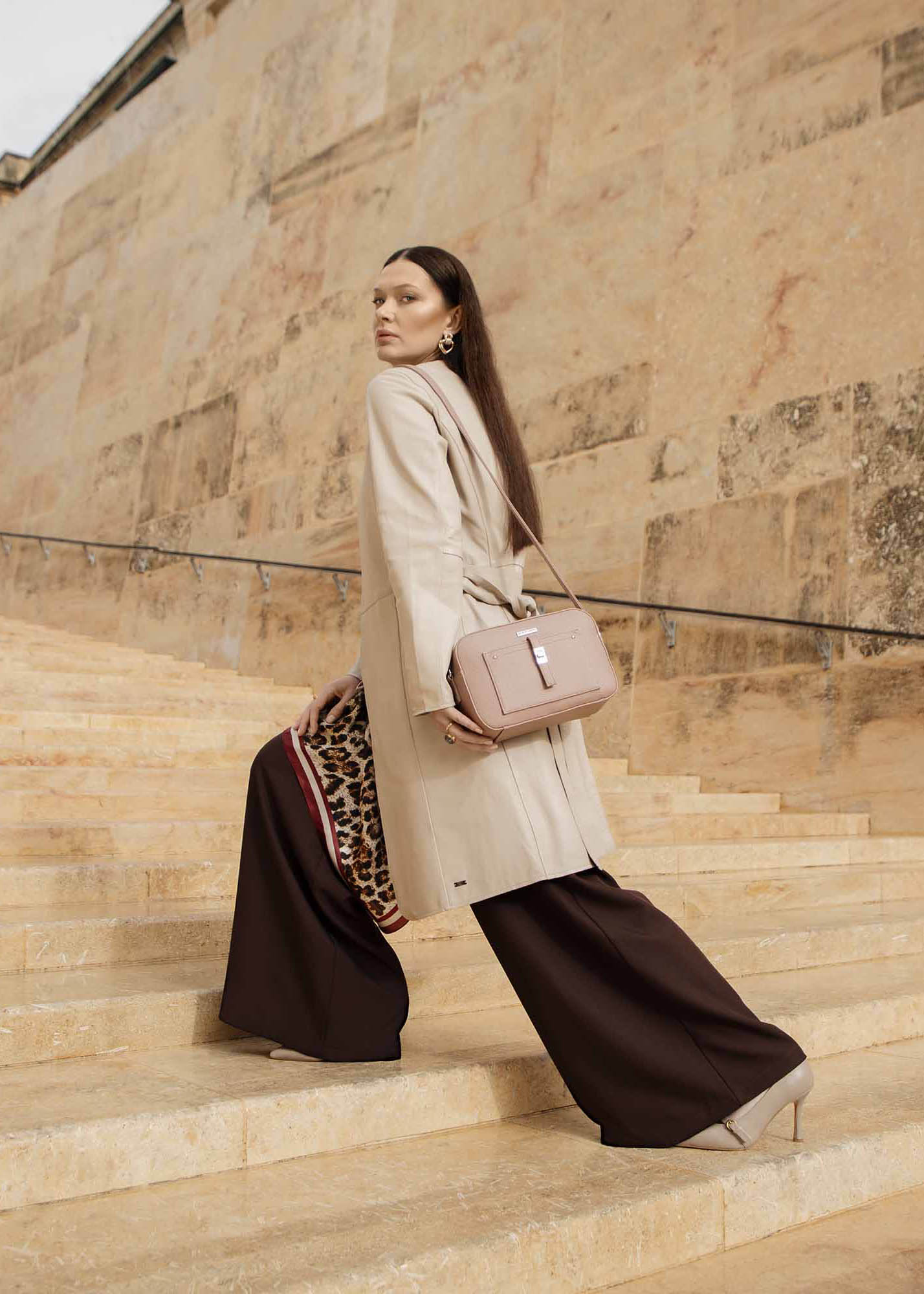 Жіночі шкіряні пальта