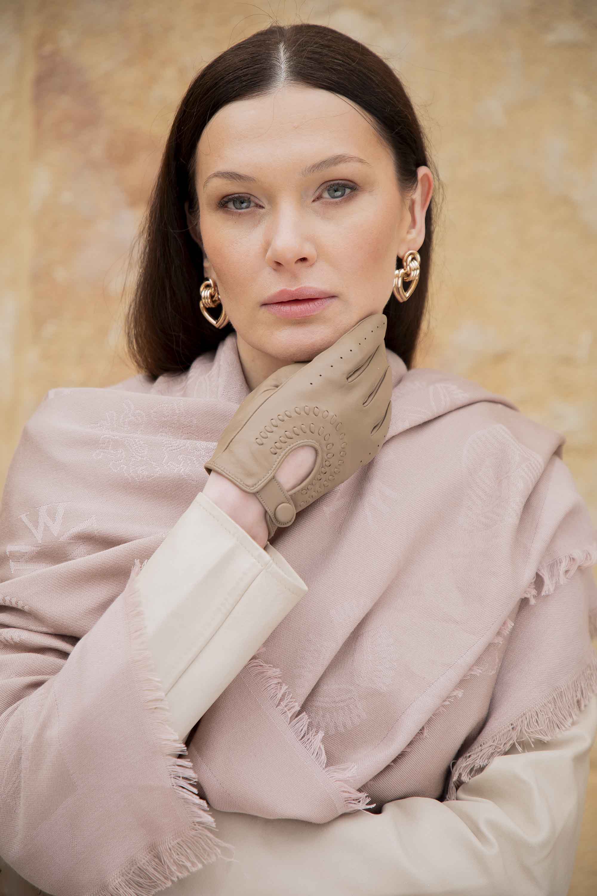 Жіночі автомобільні рукавички з натуральної шкіри бежевого кольору