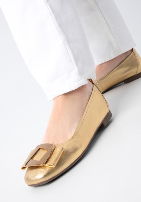 Soft leather ballerina shoes with geometric buckle detail, gold, 98-D-957-G-39, Photo 15