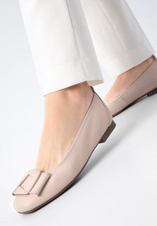 Soft leather ballerina shoes with geometric buckle detail, light pink, 98-D-957-P-39, Photo 1
