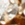 коричневий - Жіночі шкіряні босоніжки з блискучим ремінцем - 96-D-958-9