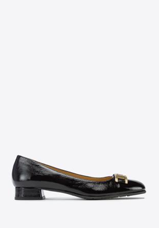 Patent leather court shoes with geometric buckle detail