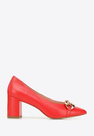 Leather classic court shoes with chain detail, red, 96-D-502-3-36, Photo 1