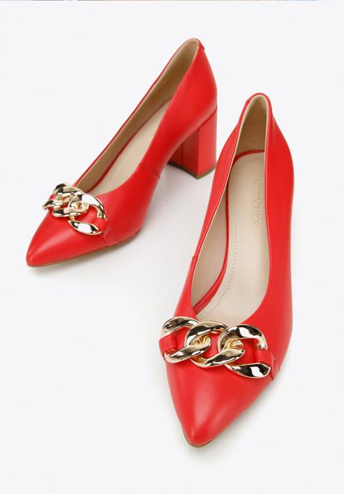 Leather classic court shoes with chain detail, red, 96-D-502-3-40, Photo 7