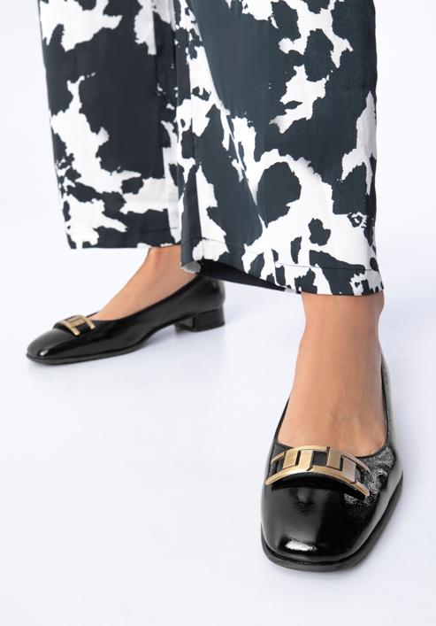 Patent leather court shoes with geometric buckle detail, black, 97-D-109-1-38, Photo 16