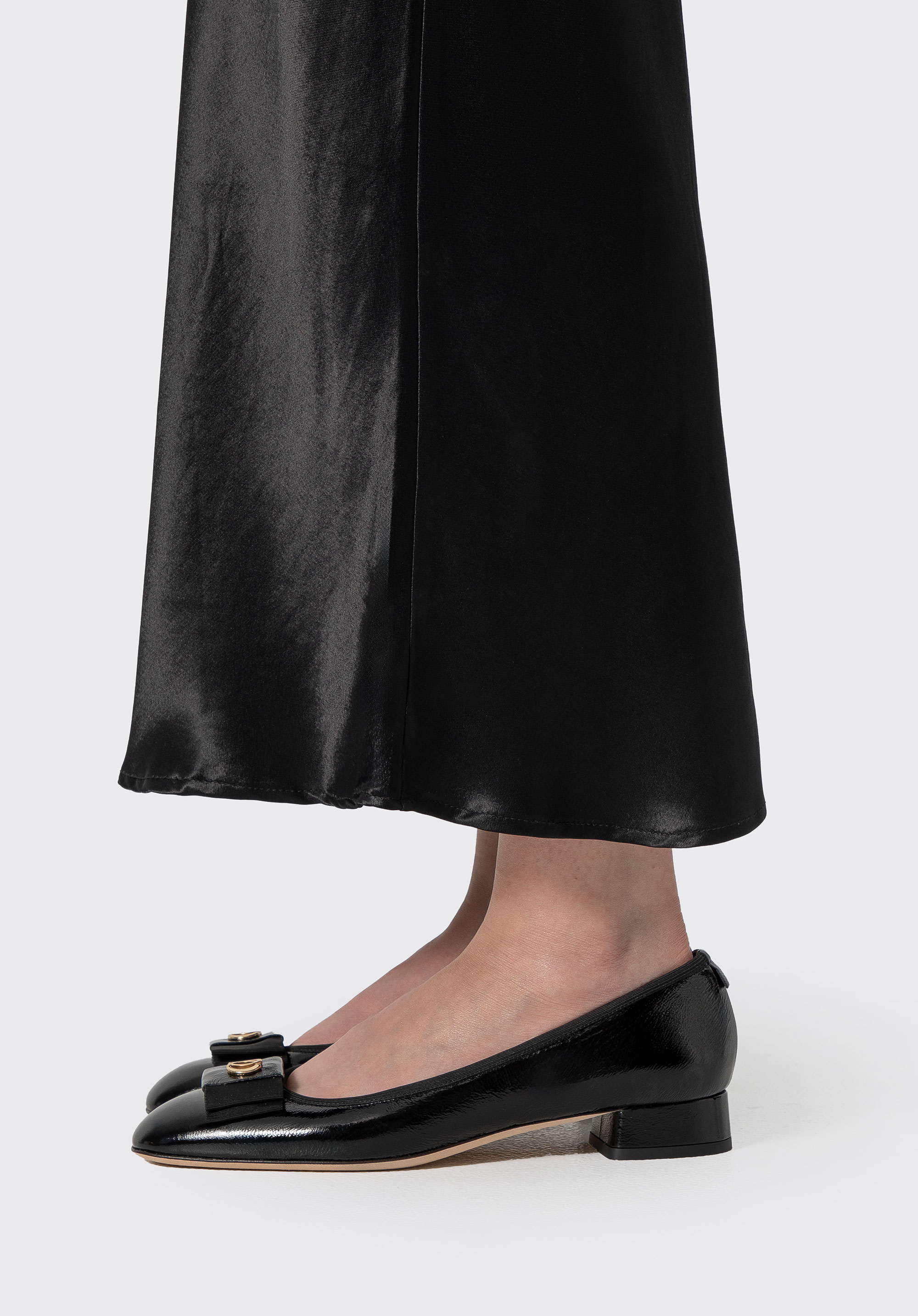 Skórzane czółenka z lakierką i niskim obcasem, czarny, 102-D-103-1-39, Zdjęcie 1