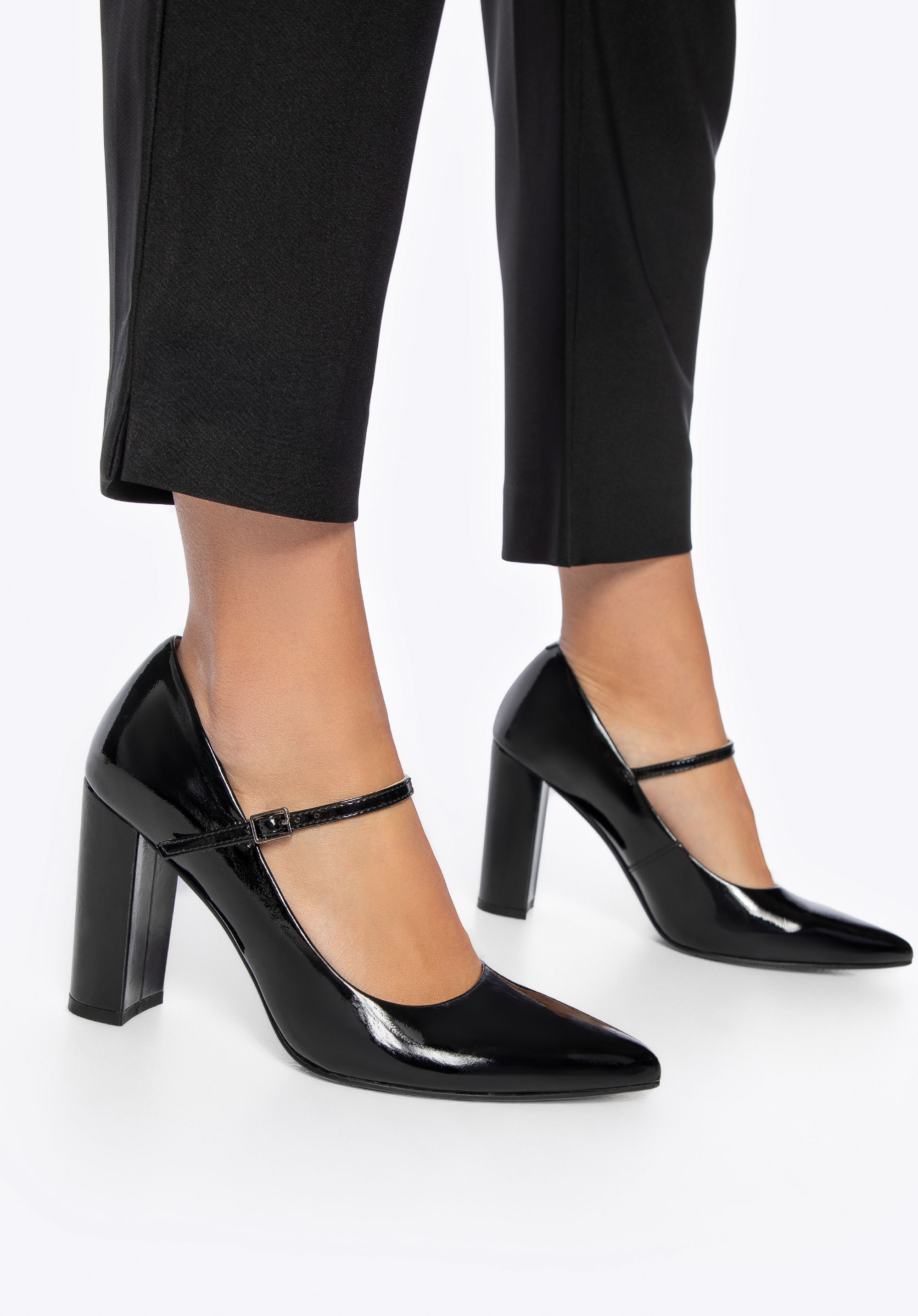 Czółenka ze skóry lakierowanej na wysokim słupku, czarny, 101-D-956-1-38, Zdjęcie 1