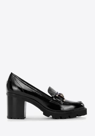 Patent leather court shoes with buckle detail