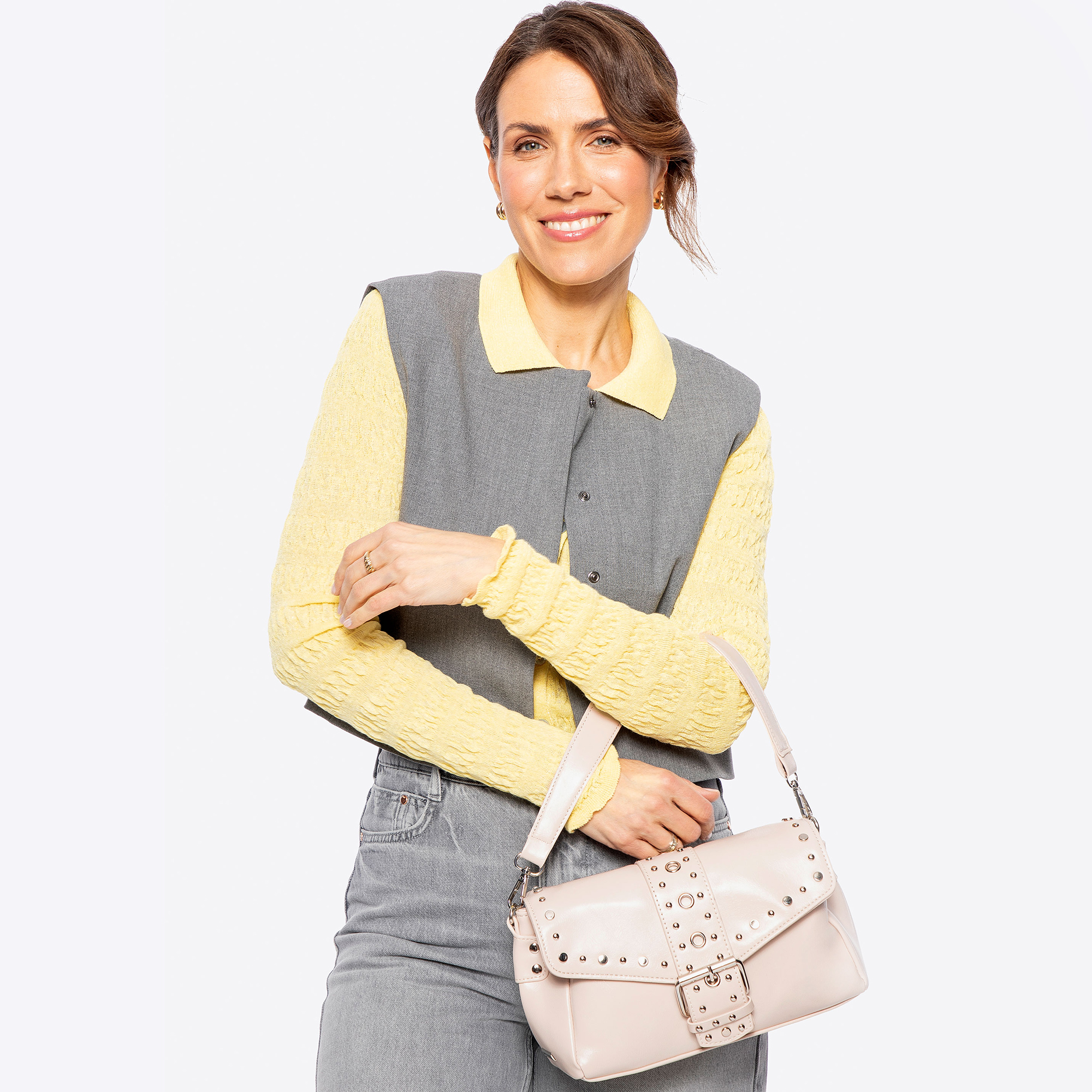 Krémová crossbody kabelka z imitácie kože s ozdobnými cvokmi 100-4Y-207-0, Vyberte variant krémová