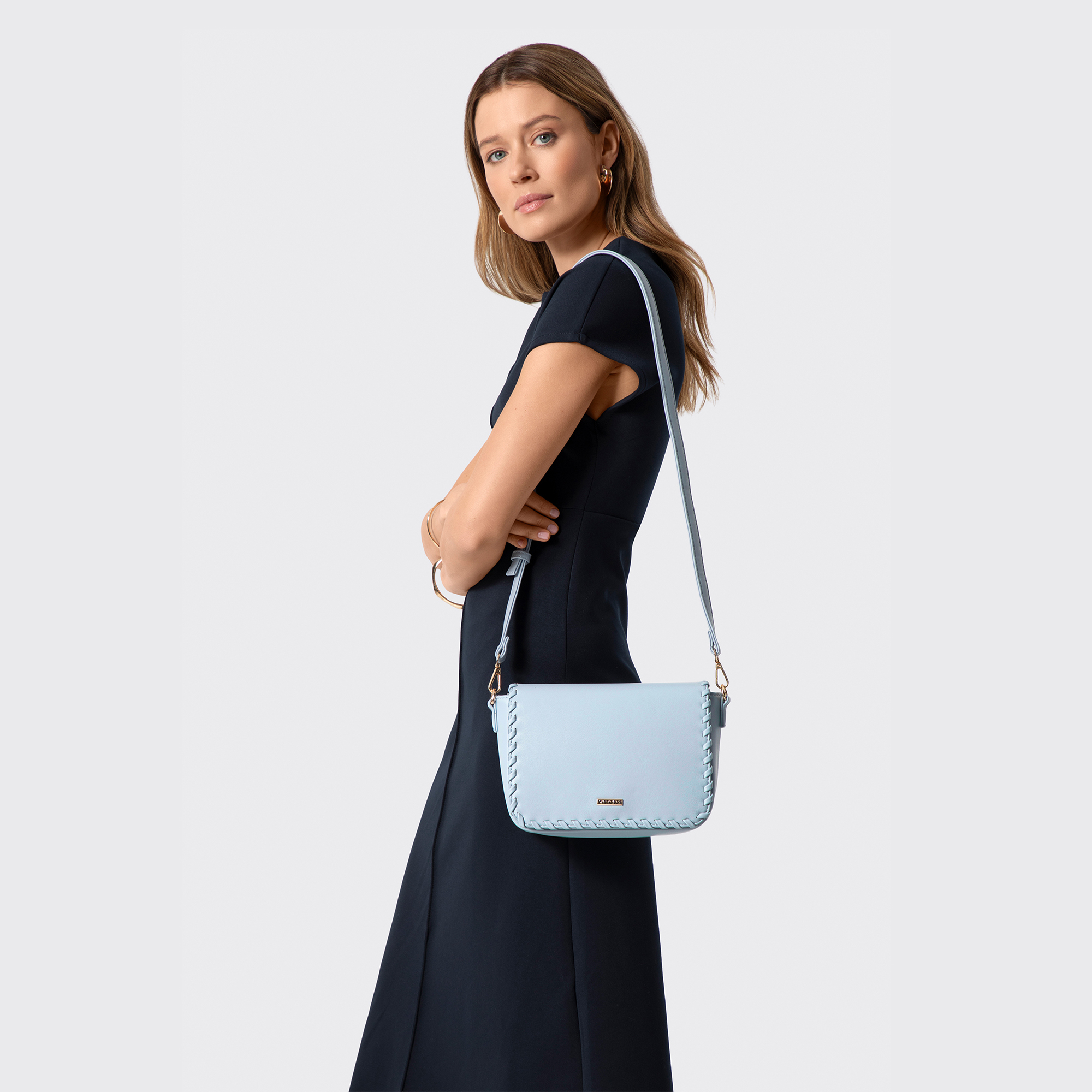 Modrá crossbody kabelka s klopou 100-4Y-235-N, Vyberte variant modrá