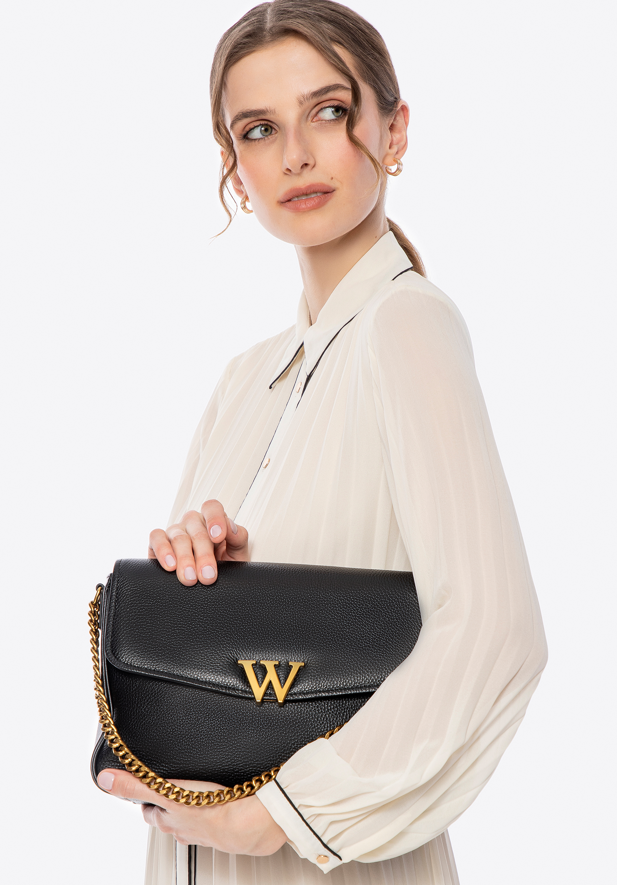 Damska crossbody ze skóry z dekoracyjnym zapięciem, czarny, 100-4E-213-1, Zdjęcie 1