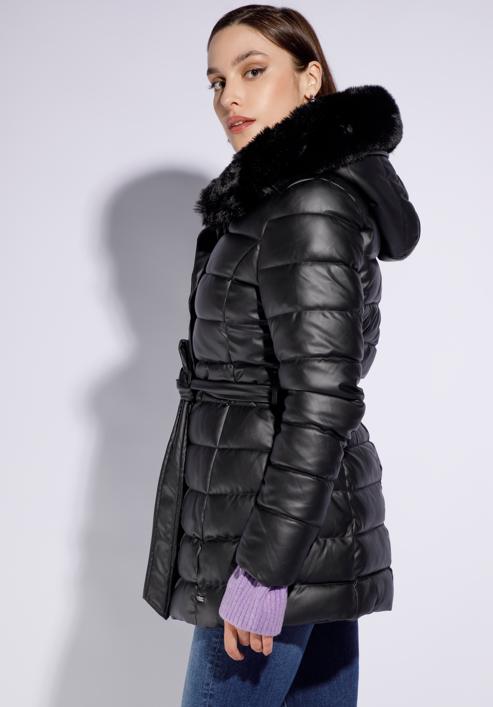 Damska długa kurtka z pikowanej ekoskóry z paskiem, czarny, 95-9D-102-1-3XL, Zdjęcie 4