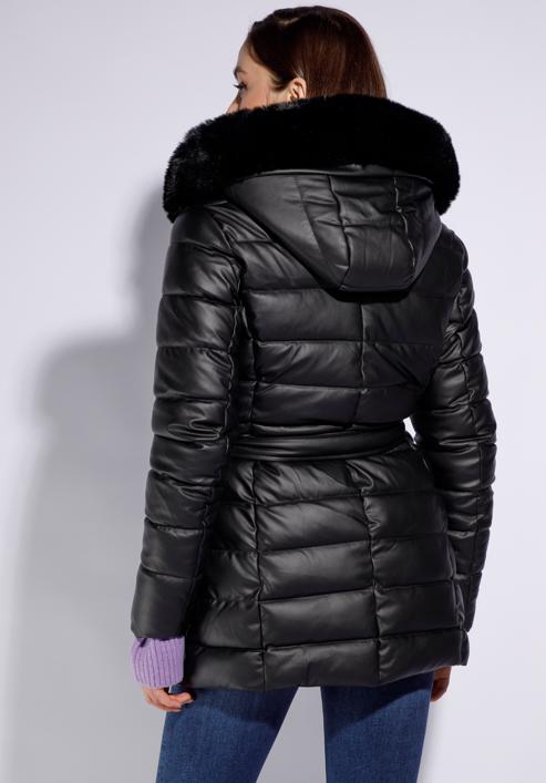 Damska długa kurtka z pikowanej ekoskóry z paskiem, czarny, 95-9D-102-1-L, Zdjęcie 5