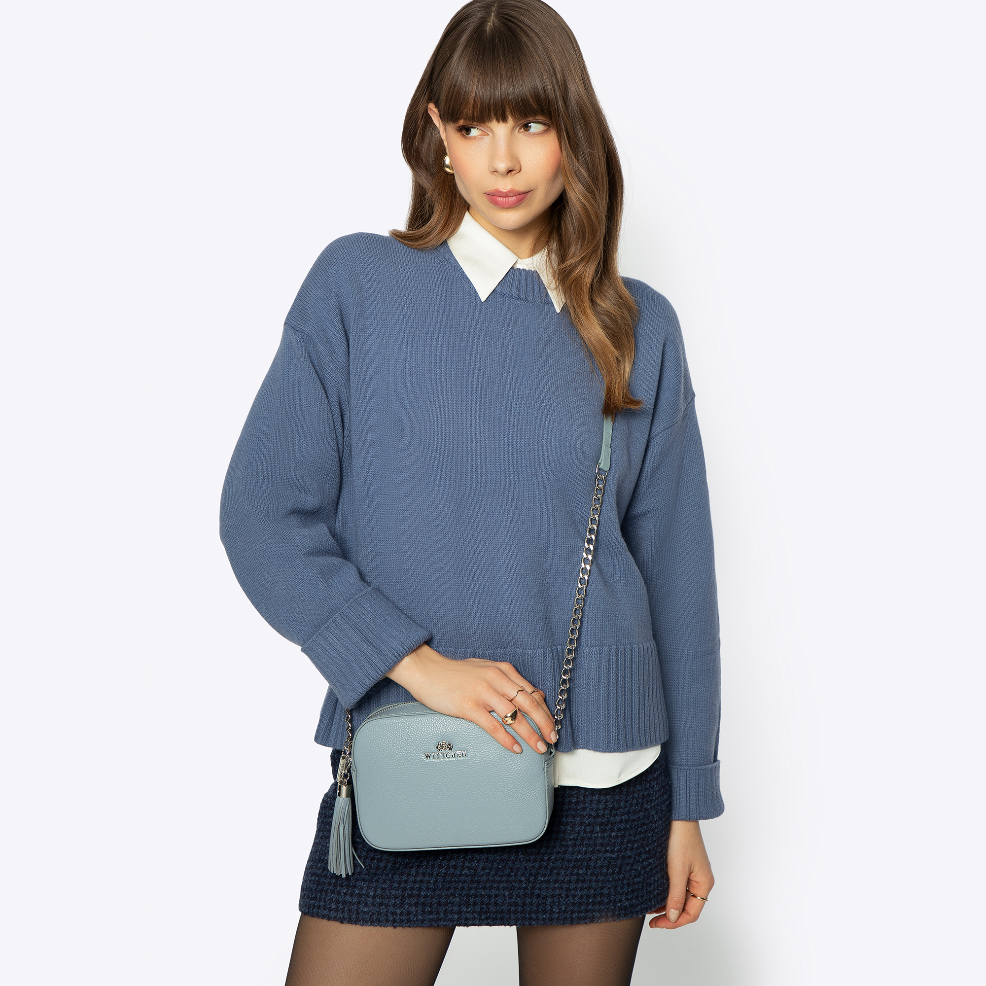 Dámska crossbody kabelka Wittchen z prírodnej kože s retiazkovým detailom a minimalistickým vzhľadom, Vyberte variant svetlomodrá