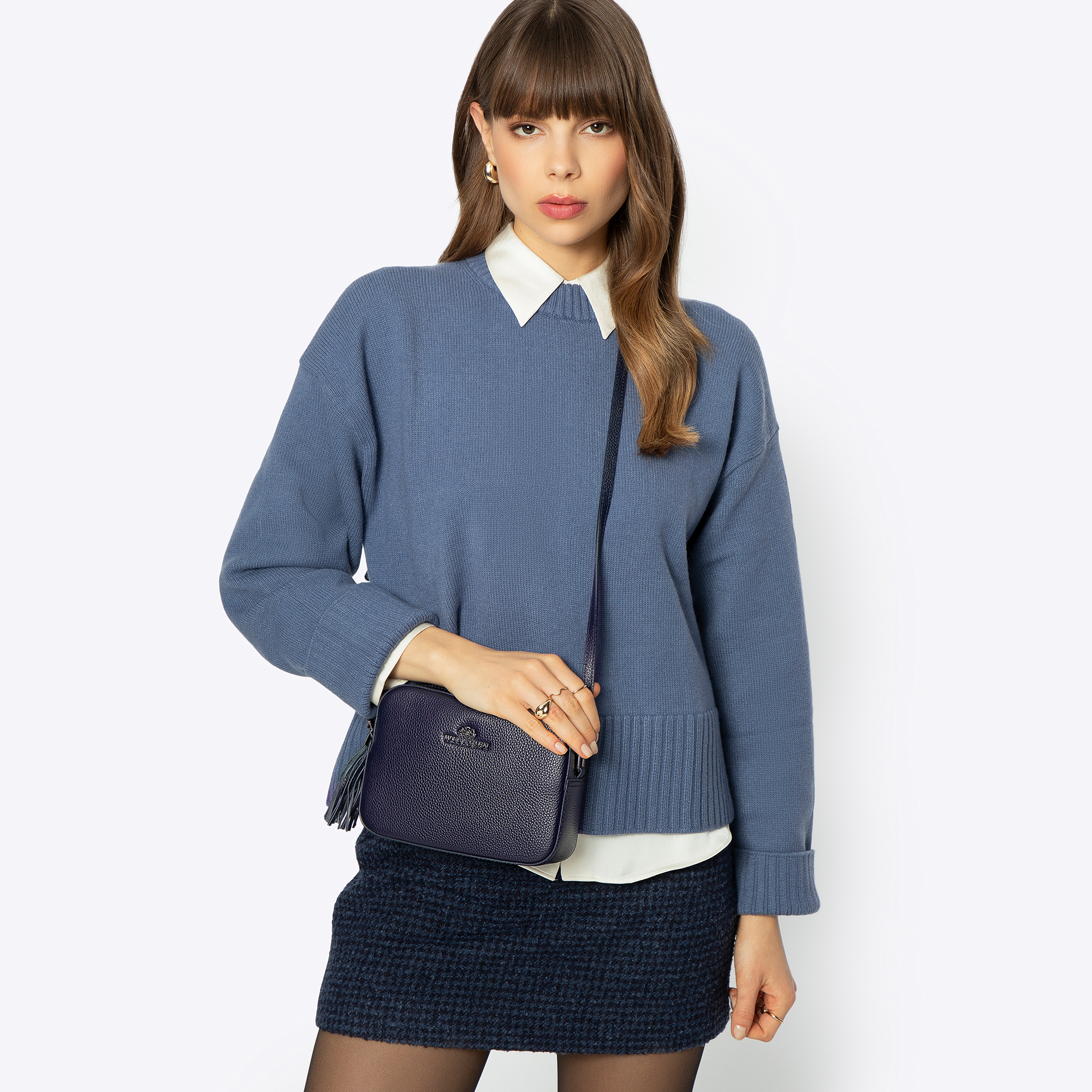 Dámska crossbody kabelka Wittchen z prírodnej kože s retiazkovým detailom a jemným vzhľadom, Vyberte variant granatová