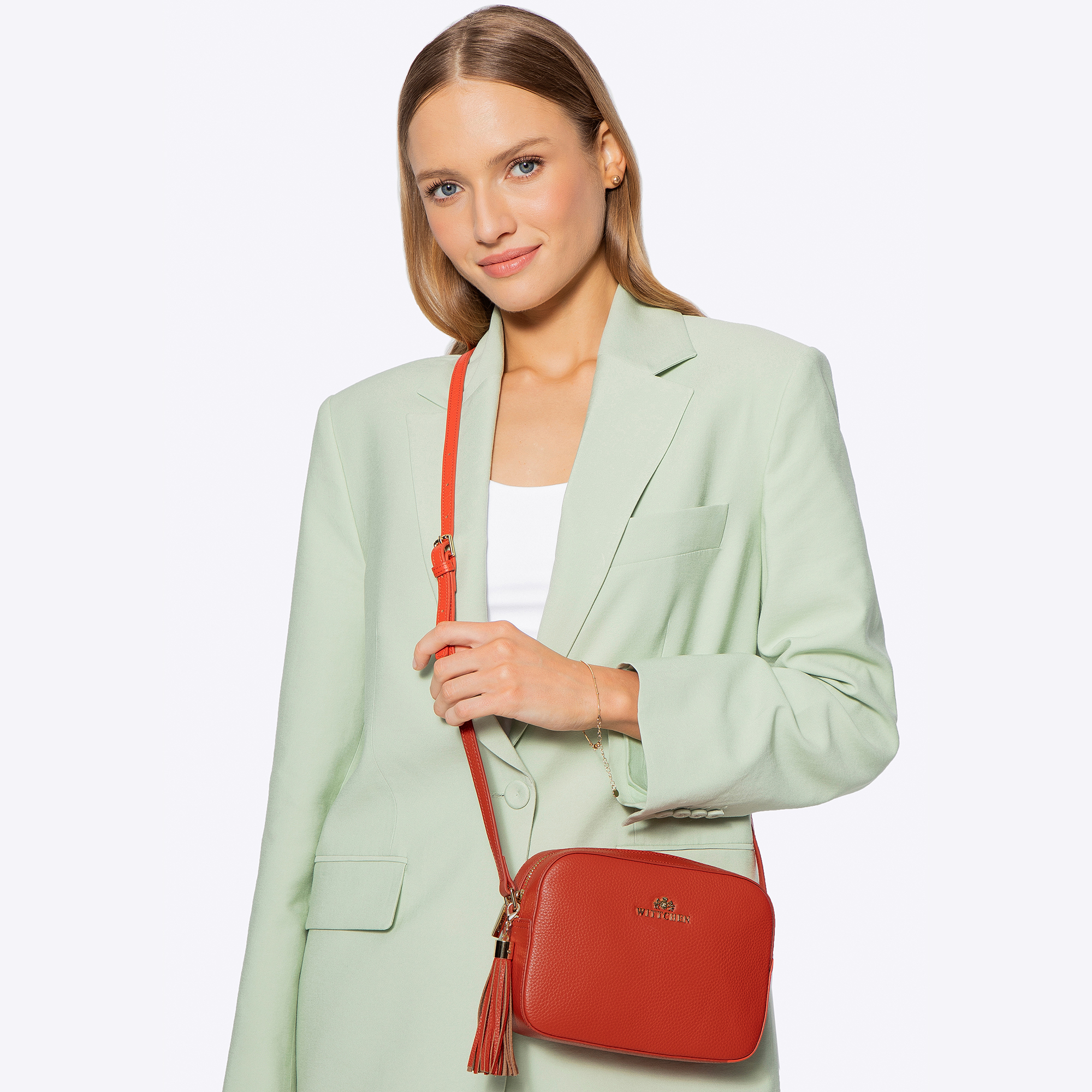 Dámska crossbody kabelka Wittchen z prírodnej kože s ozdobným strapcom a moderným vzhľadom, Vyberte variant oranžová