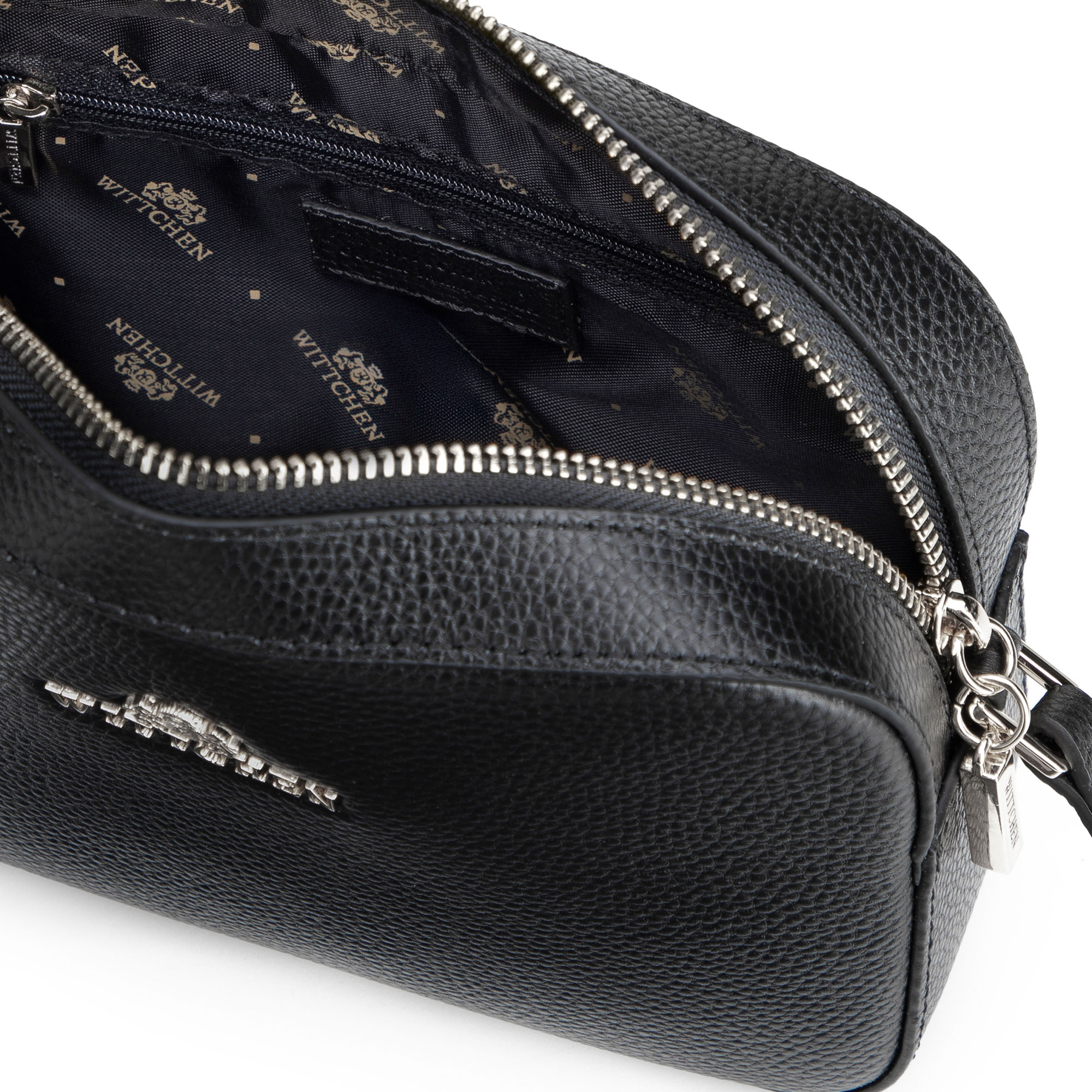 Dámska crossbody kabelka Wittchen z prírodnej kože s ozdobným strapcom a výrazným vzhľadom, Vyberte variant čierno-strieborná