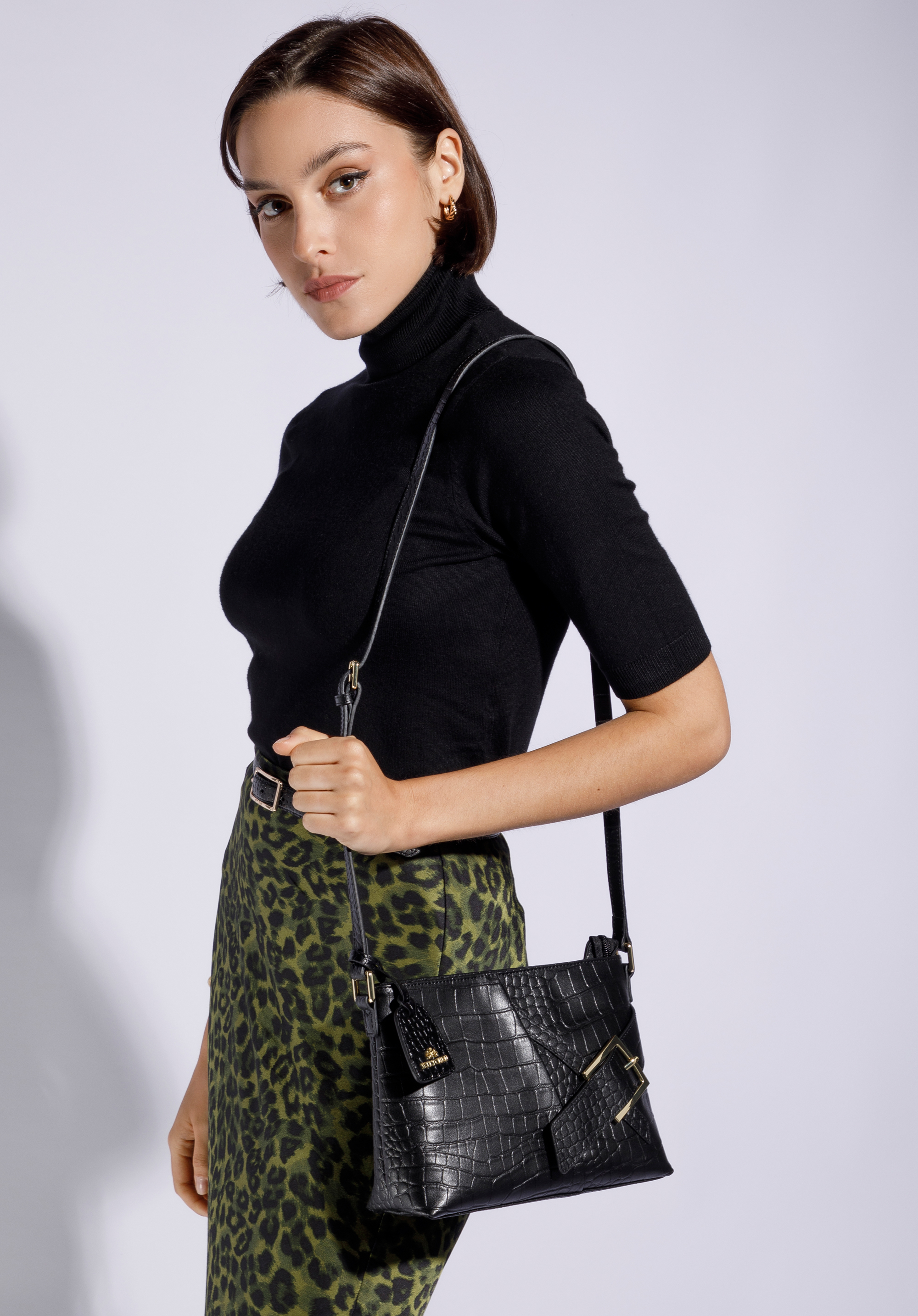 Leather shoulder bag with decorative buckle, black-gold, 95-4E-644-11, Photo 1