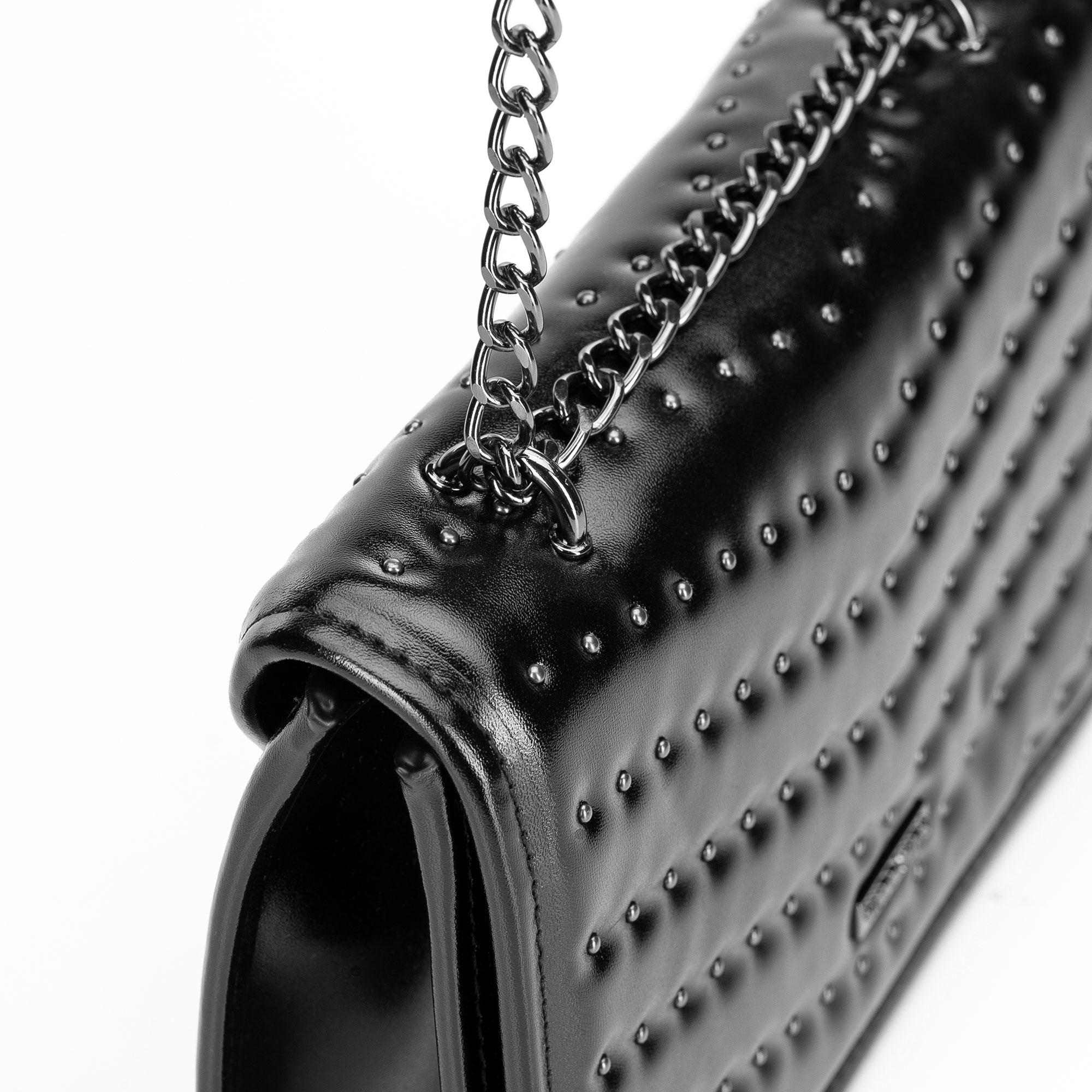 Čierno-grafitová dámska crossbody kabelka Wittchen z imitácie kože s retiazkovým detailom, Vyberte variant čierno-grafitová
