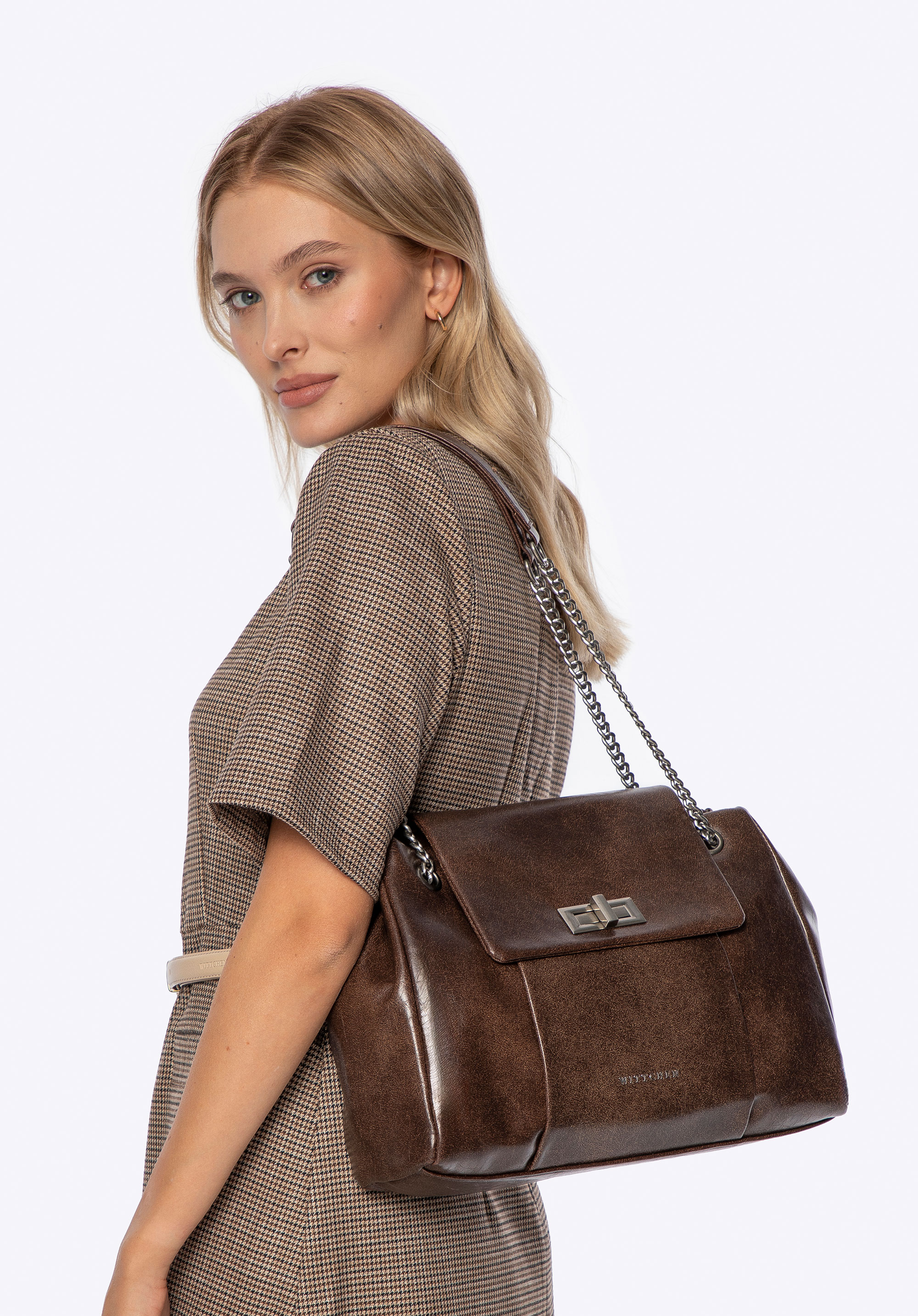 Damska listonoszka z imitacji skóry z łańcuszkiem, brązowy, 101-4Y-409-4, Zdjęcie 1