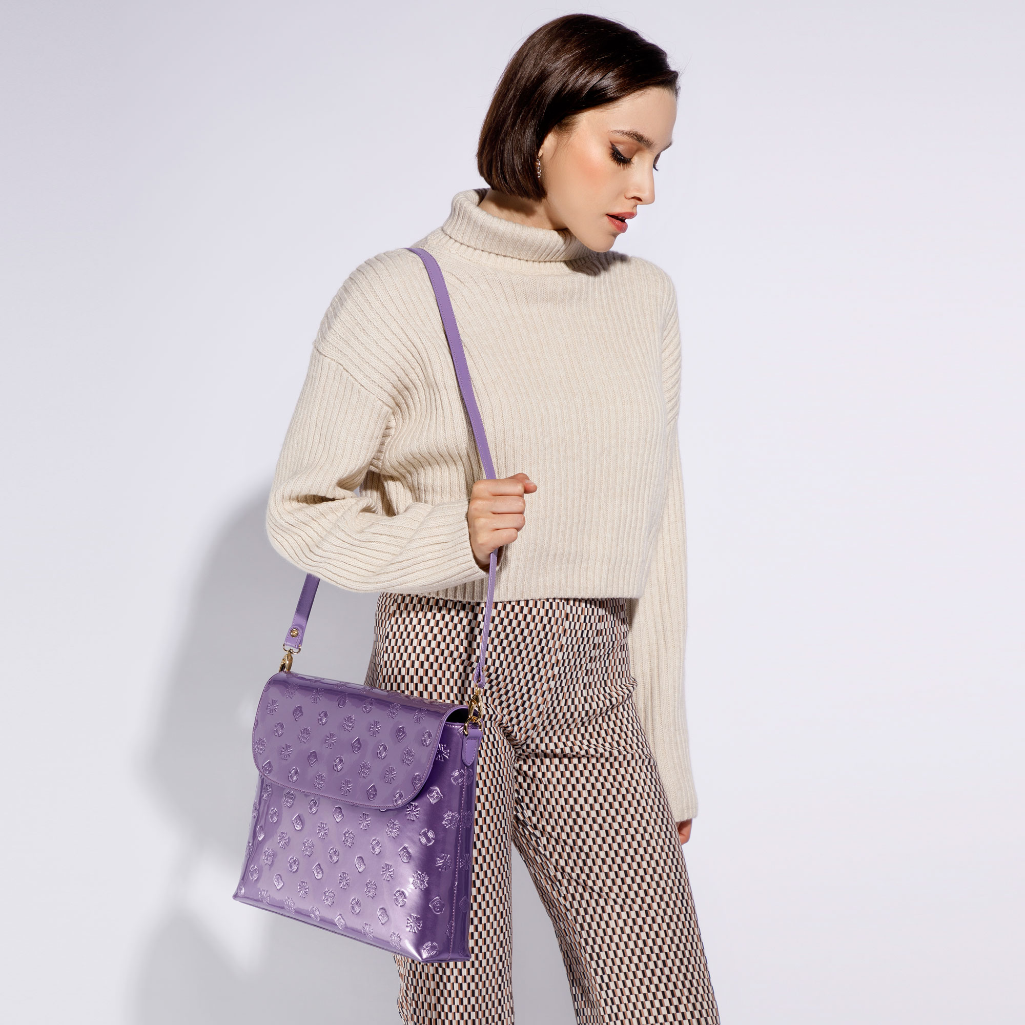 Crossbody kabelka z lakovanej kože 34-4-233-FF, Vyberte variant fialová