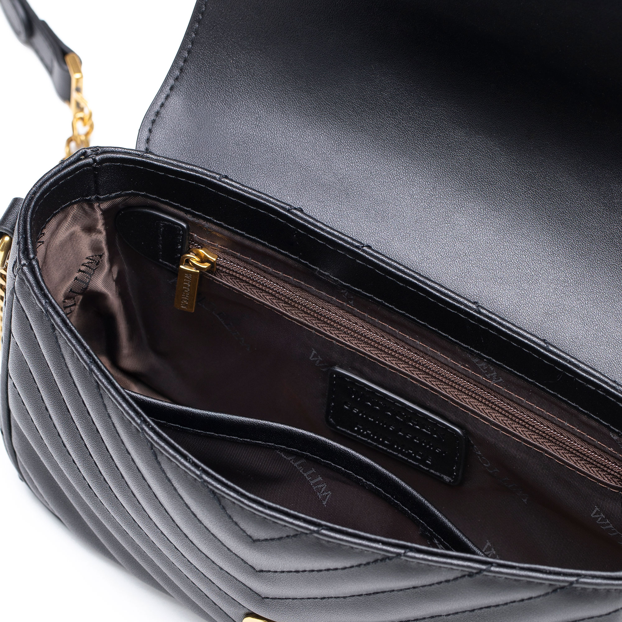 Čierna crossbody kabelka z prírodnej kože s prešívaním a klopou 102-4E-204-1, Vyberte variant čierna