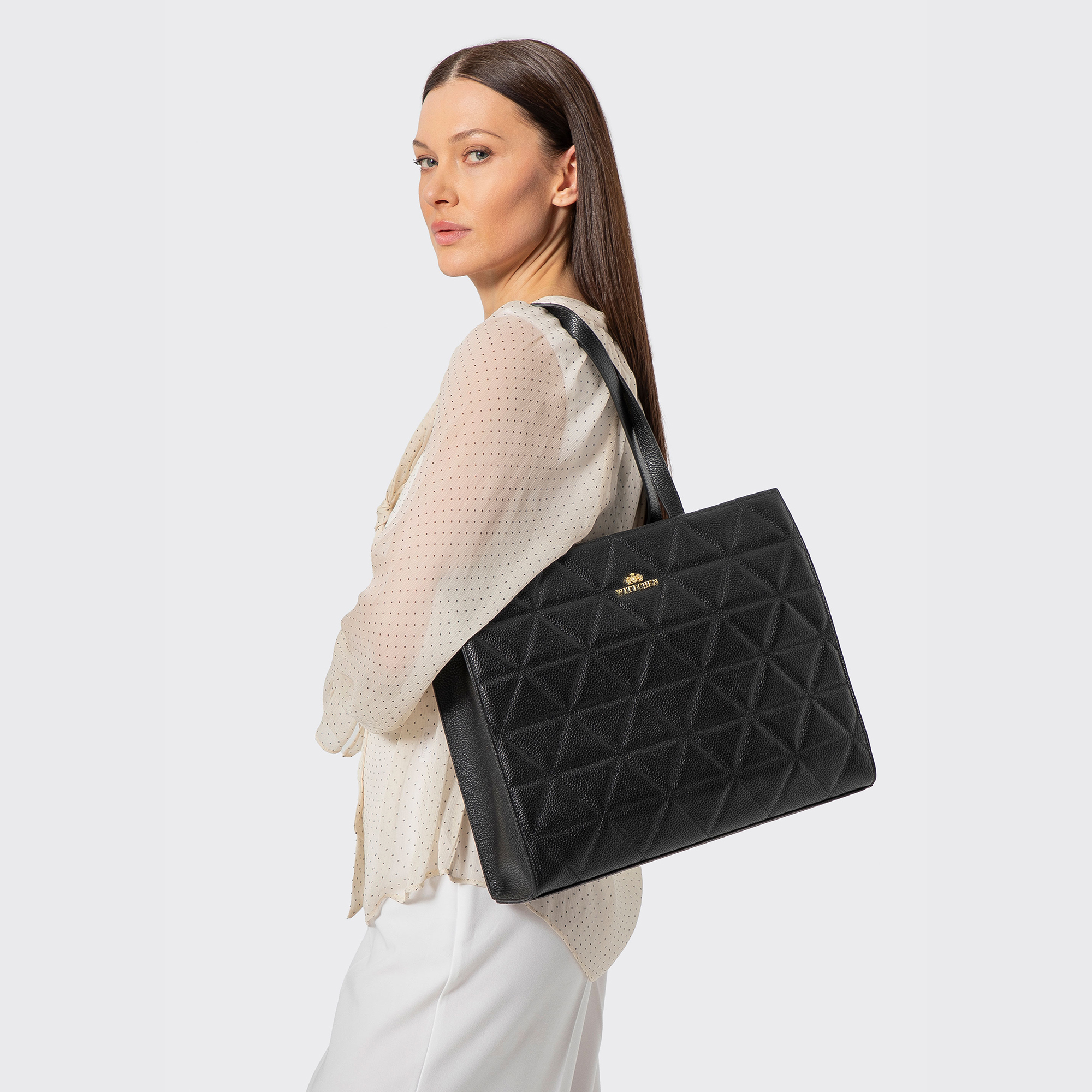 Dámska shopper kabelka z prírodnej kože čierno-zlatá s geometrickým prešívaním 100-4E-613-1G, Vyberte variant čierno-zlatá