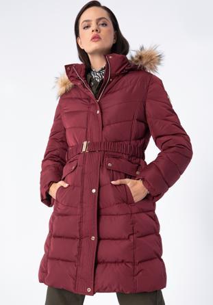 Damski płaszcz pikowany z paskiem, ciemny czerwony, 97-9D-900-3-2XL, Zdjęcie 1