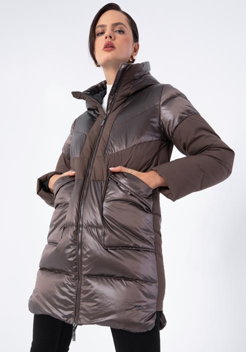 Damski płaszcz puchowy z łączonych materiałów z kapturem, beżowy, 97-9D-405-N-3XL, Zdjęcie 3