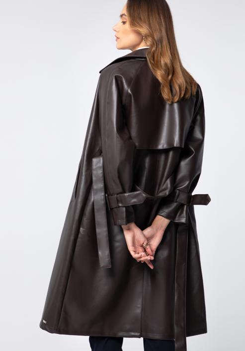 Damski płaszcz z ekoskóry dwurzędowy z paskiem, ciemny brąz, 97-9P-100-5-2XL, Zdjęcie 2