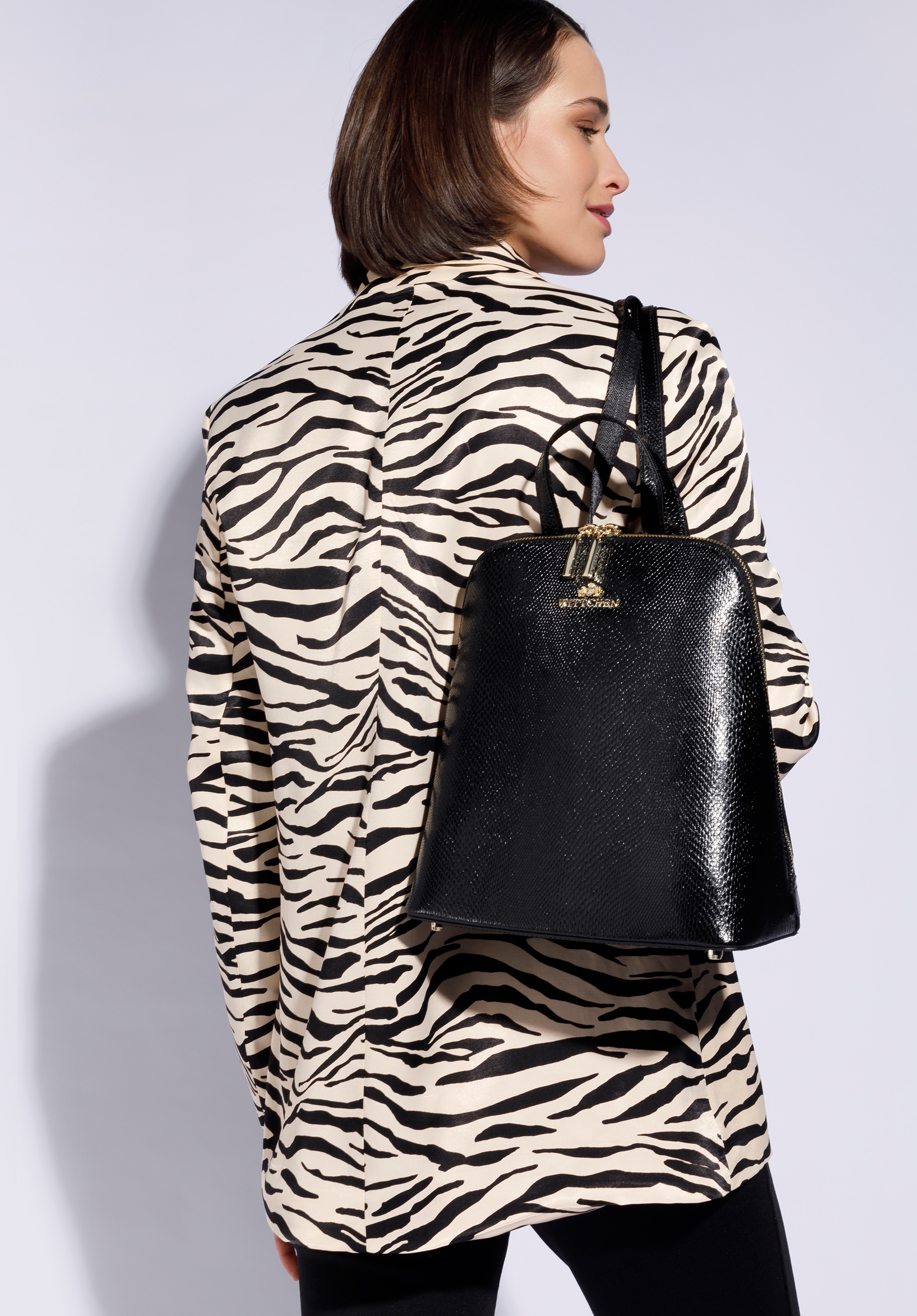 Women's small leather backpack, black-gold, 96-4E-617-11, Photo 1