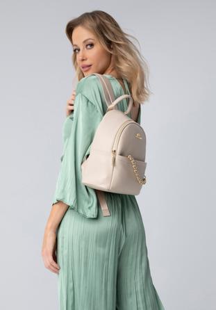 Women's small leather backpack with chain detail, light beige, 98-4E-618-9, Photo 1
