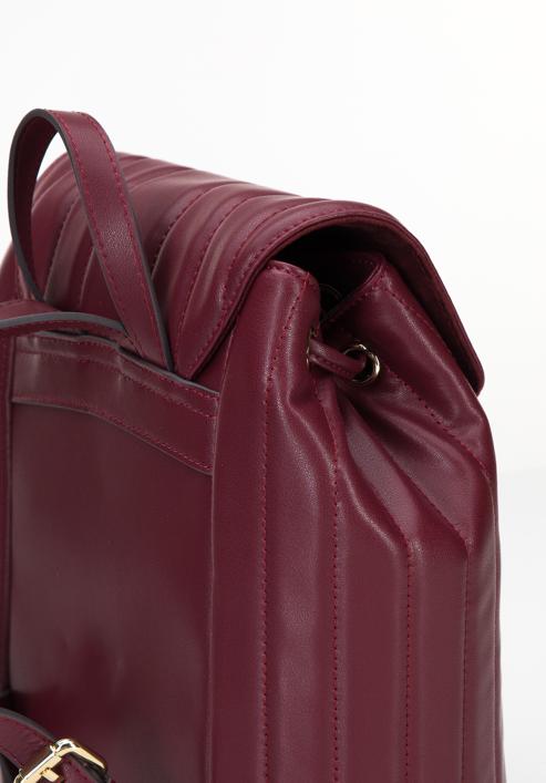 Damski plecak worek skórzany z podłużnym pikowaniem, ciemny czerwony, 96-4E-619-3, Zdjęcie 4