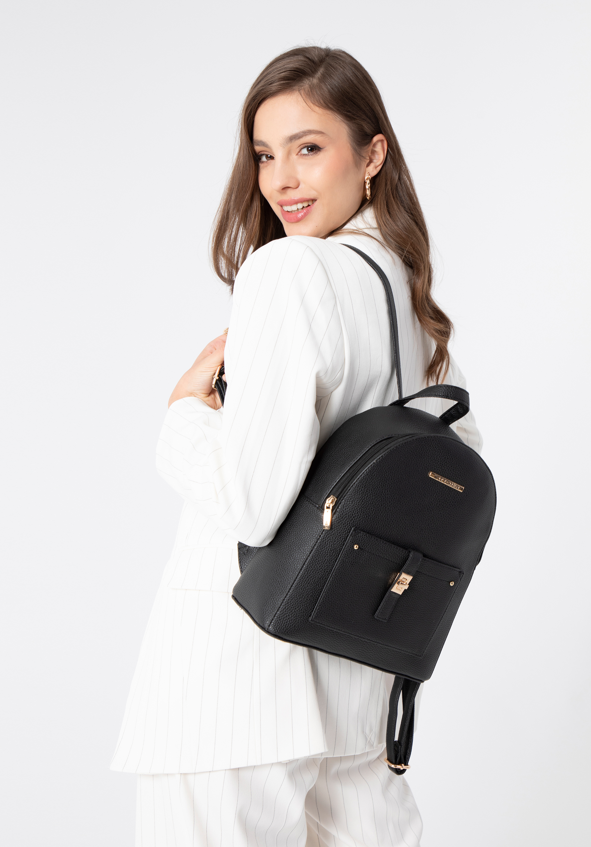 Damski plecak z kieszenią z przodu czarno-złota