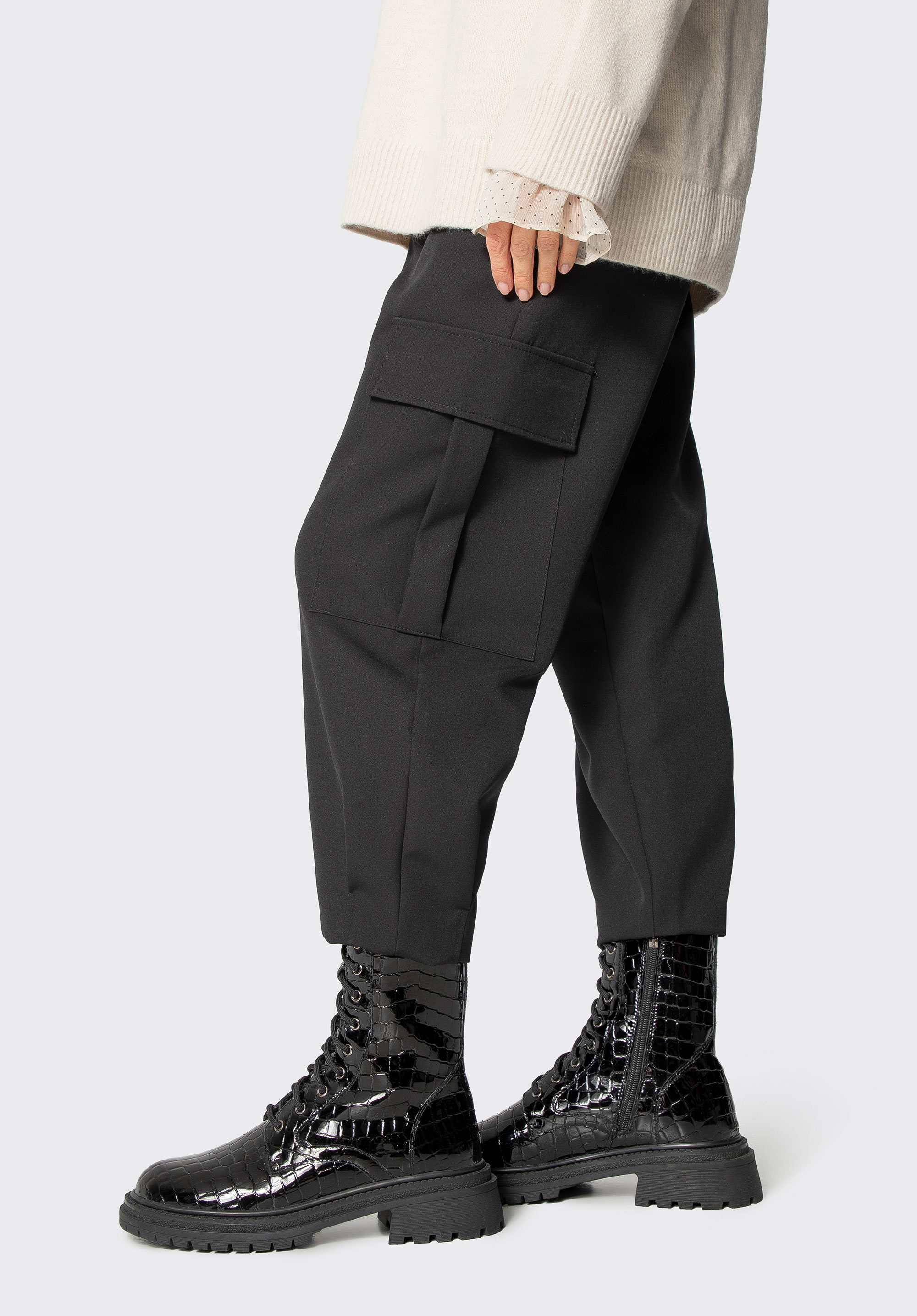 Damskie glany z lakierowanej skóry croco, czarny, 101-D-970-1-35, Zdjęcie 1