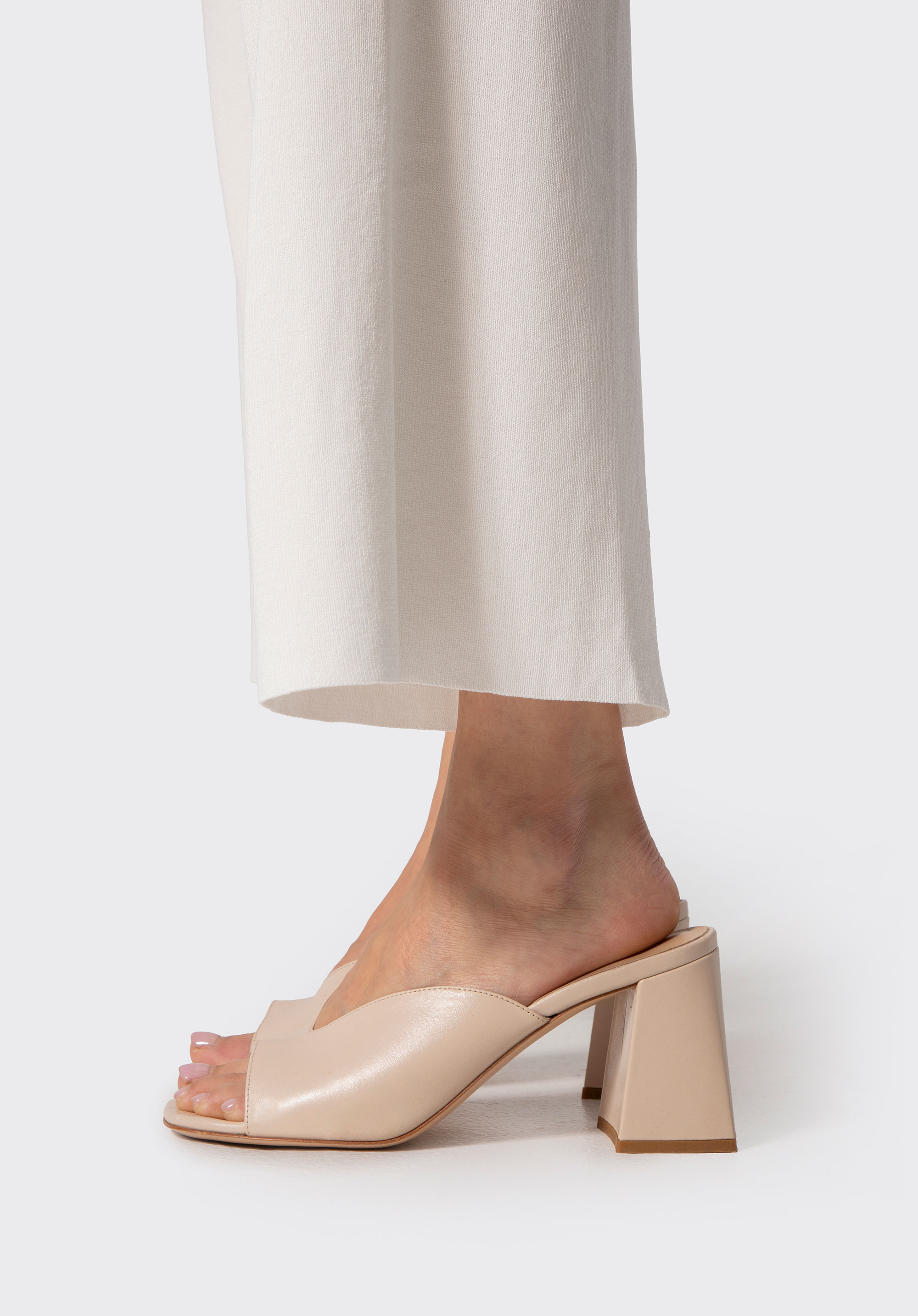 Damskie klapki na słupku ze skóry naturalnej, beżowy, 100-D-112-9-38_5, Zdjęcie 1