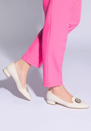 Patent leather loafers with circle ring detail, cream, 96-D-104-9-36, Photo 1
