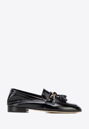 Patent leather moccasins with chain strap with tassel detail