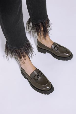 Women's leather moccasins with a metal buckle, green, 95-D-517-Z-40, Photo 1