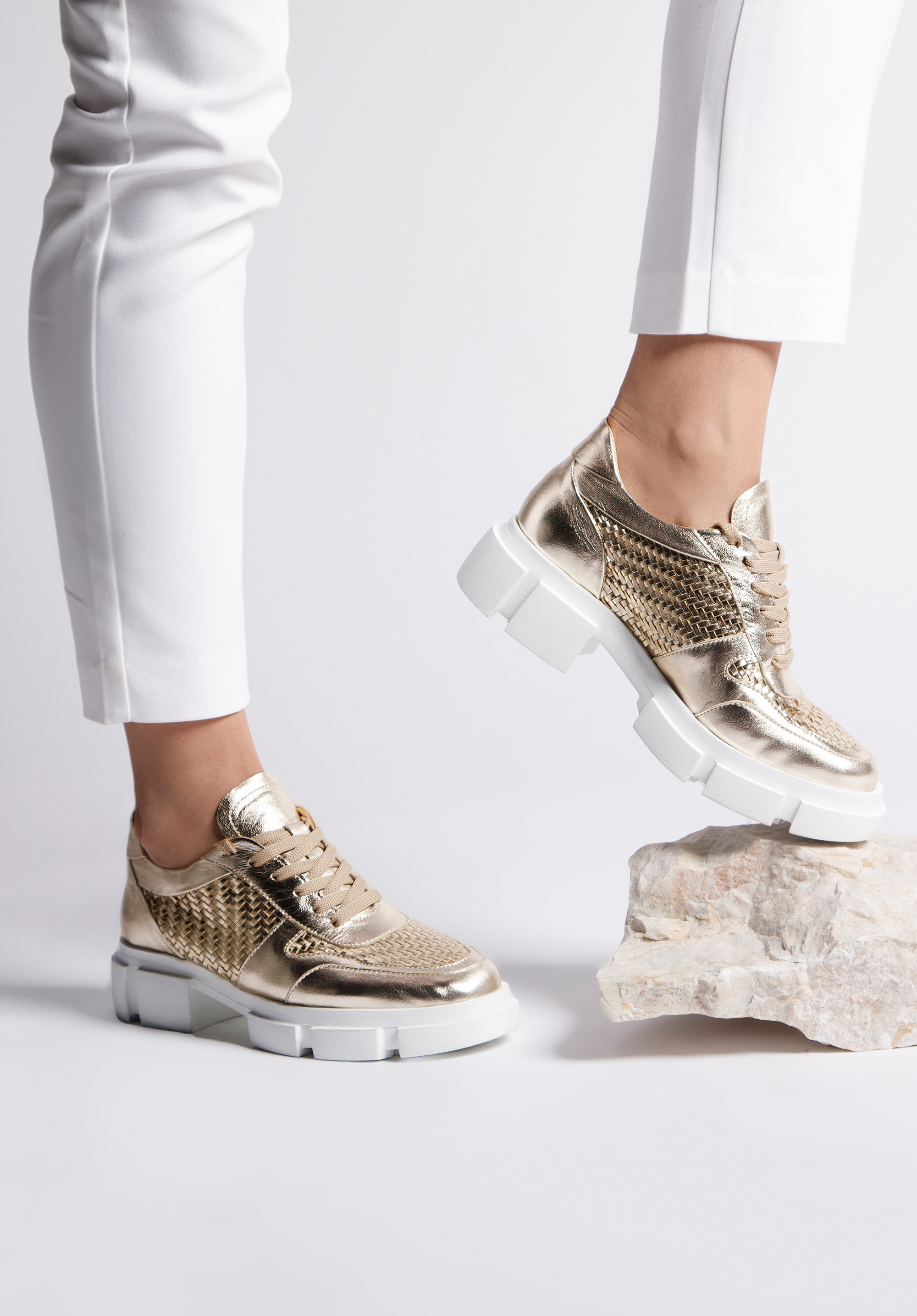 Damskie plecione sneakersy na platformie