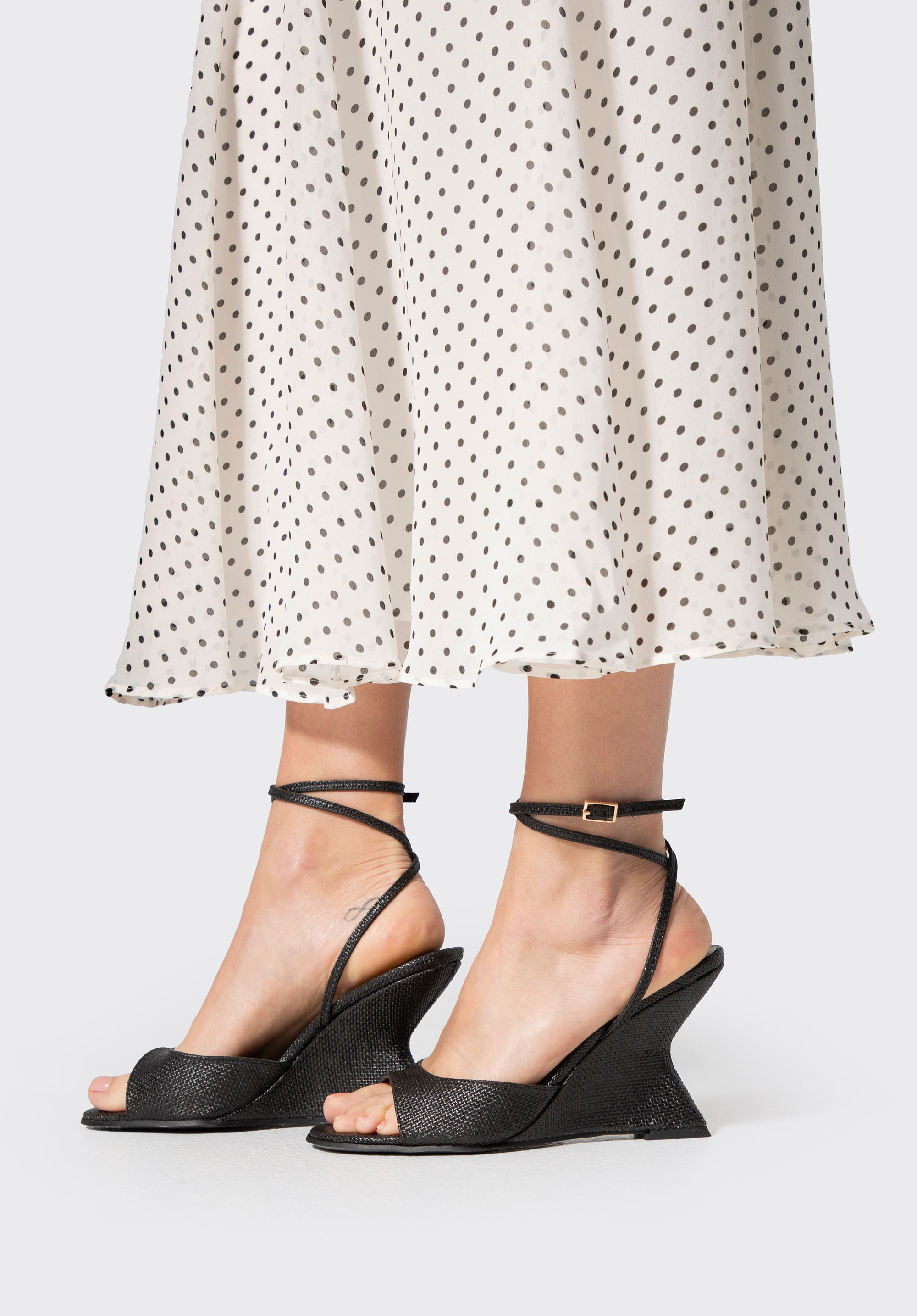 WITTCHEN Damskie sandały na koturnie z ekoskóry czarne