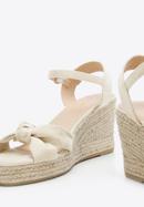 Women's wedge sandals with a decorative knot, beige, 96-DP-803-N-40, Photo 7