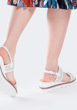 Damskie sandały skórzane z ażurowym wzorem, biały, 88-D-970-0-36, Zdjęcie 1