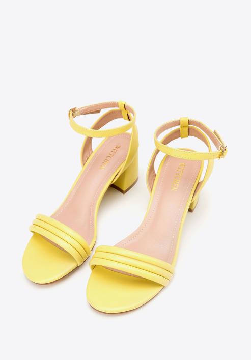 Damskie sandały z paskami na słupku, żółty, 98-DP-205-1-41, Zdjęcie 2