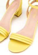 Damskie sandały z paskami na słupku, żółty, 98-DP-205-0-35, Zdjęcie 7