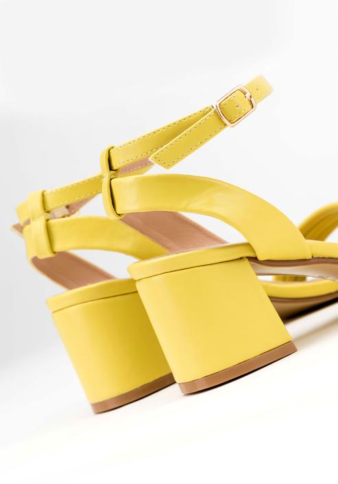 Damskie sandały z paskami na słupku, żółty, 98-DP-205-1-41, Zdjęcie 8