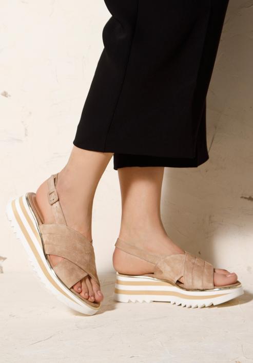 Damskie sandały zamszowe na platformie w paski, beżowo-biały, 92-D-118-9-40, Zdjęcie 21