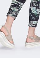 Damskie sandały zamszowe z ażurowym paskiem, szaro-biały, 88-D-110-9-39, Zdjęcie 9
