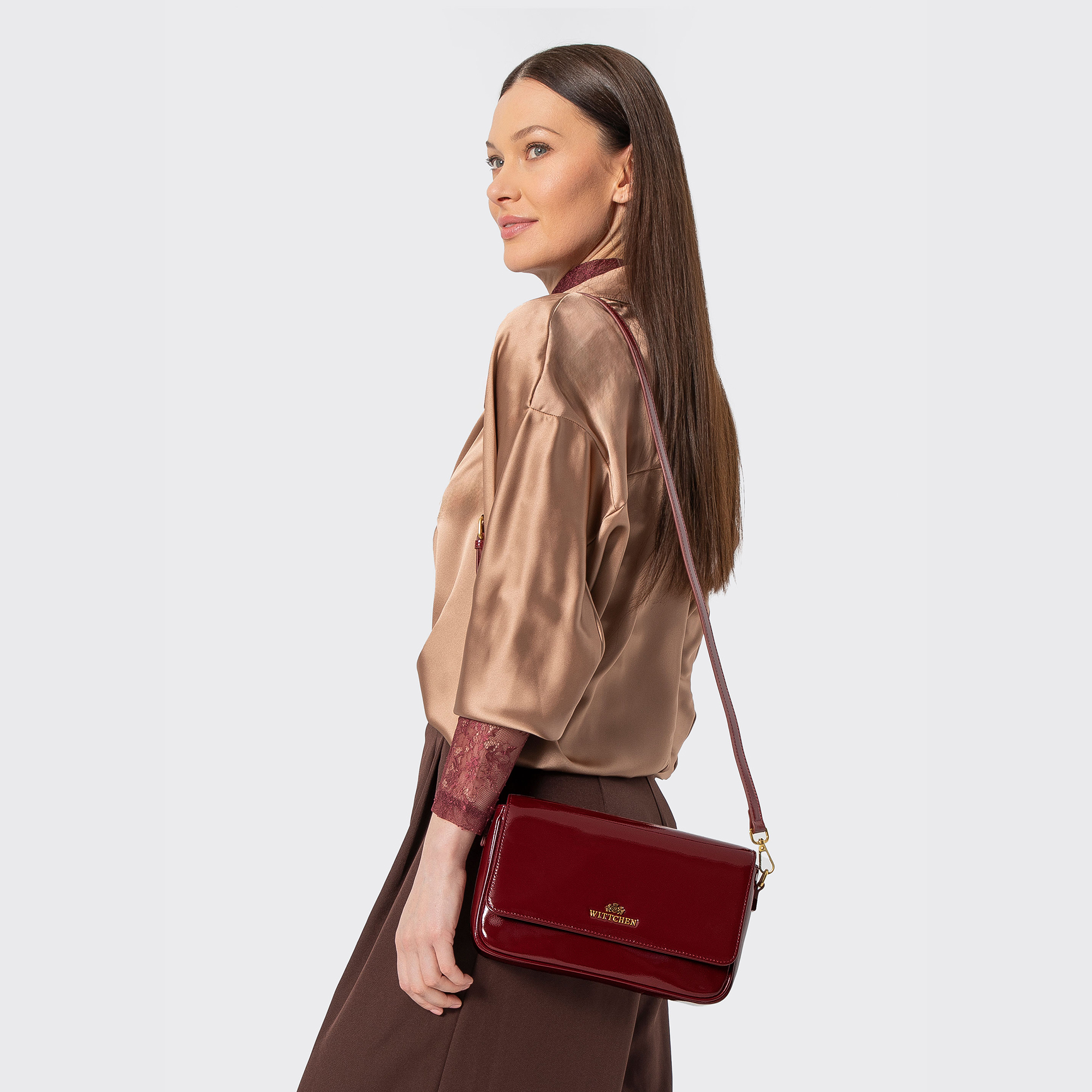 Bordová dámska crossbody kabelka Wittchen s ozdobnými cvokmi, Vyberte variant bordová